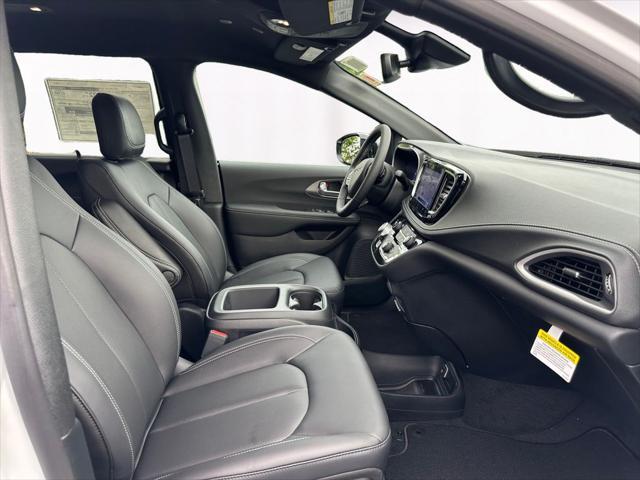 new 2025 Chrysler Pacifica car, priced at $38,036