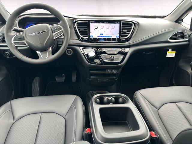 new 2025 Chrysler Pacifica car, priced at $38,036