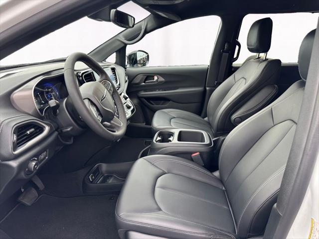 new 2025 Chrysler Pacifica car, priced at $38,036