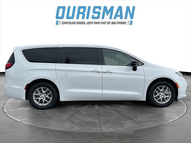 new 2025 Chrysler Pacifica car, priced at $38,036