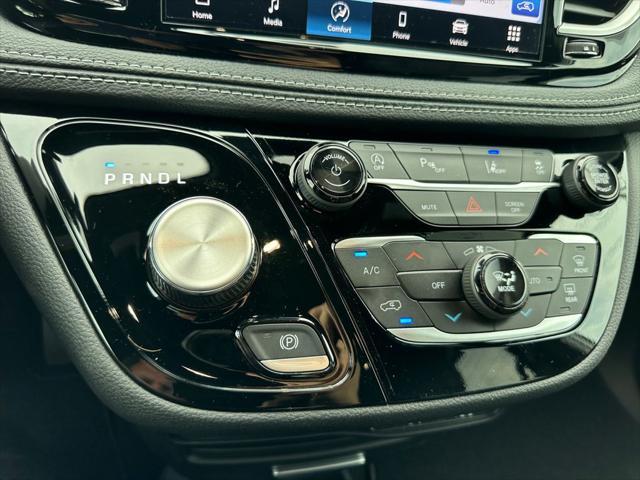 new 2025 Chrysler Pacifica car, priced at $38,036