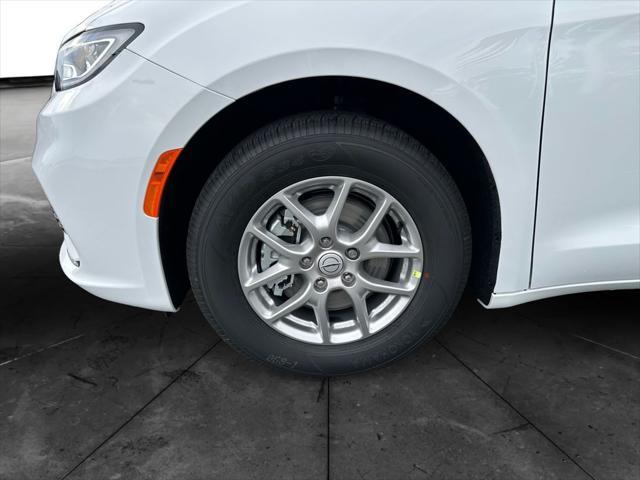 new 2025 Chrysler Pacifica car, priced at $38,036