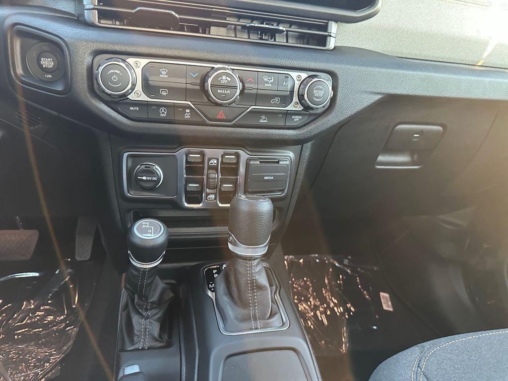 new 2025 Jeep Gladiator car, priced at $37,000