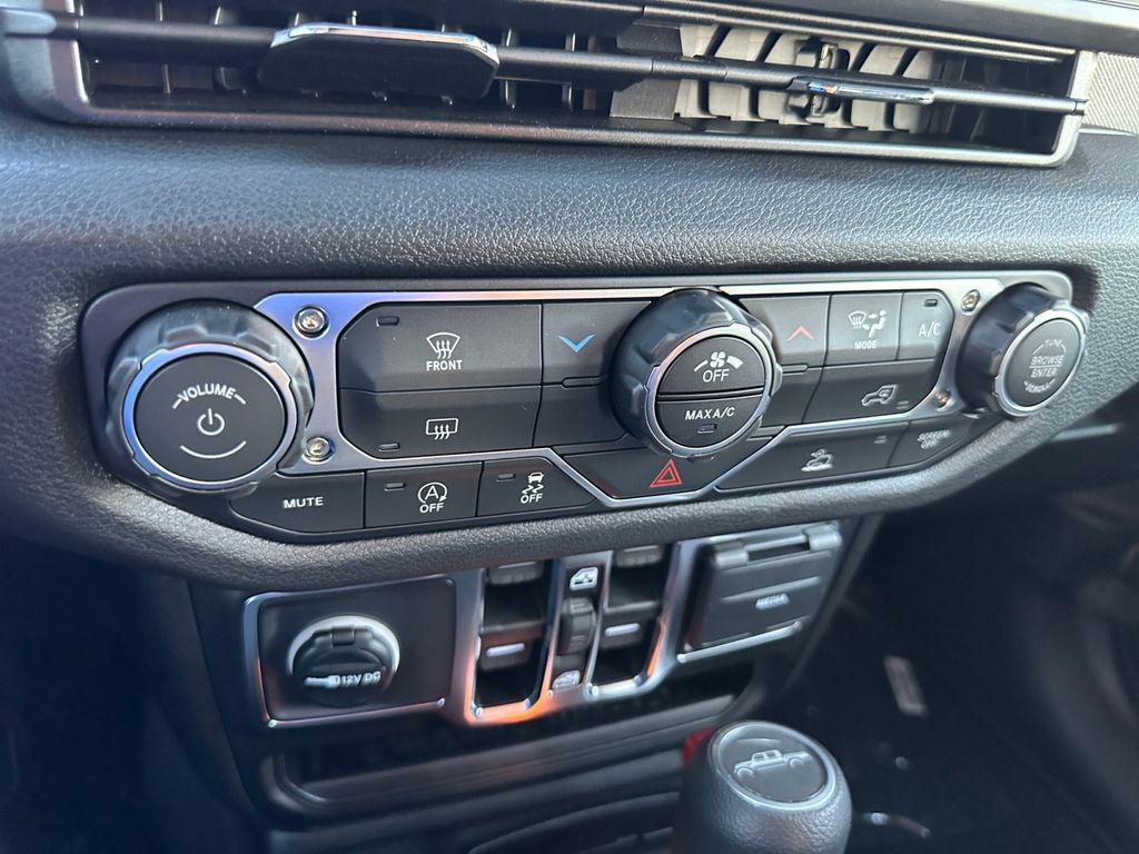 new 2025 Jeep Gladiator car, priced at $37,000