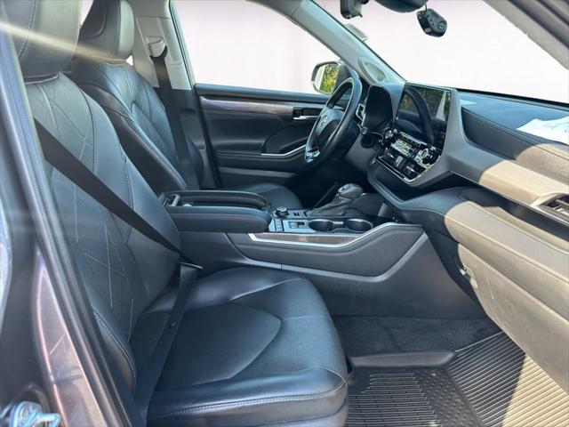 used 2021 Toyota Highlander car, priced at $38,500