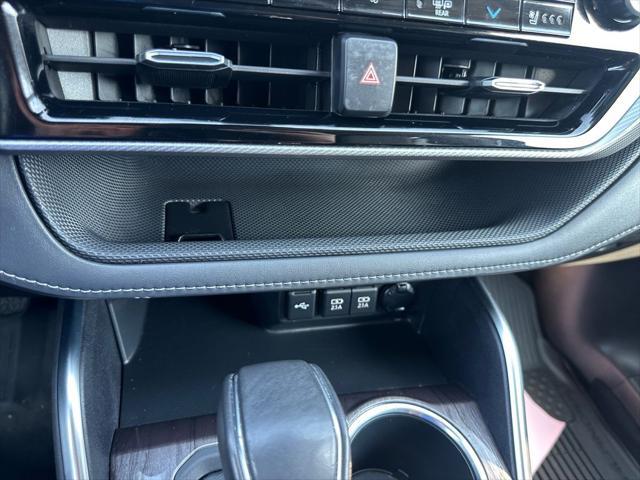 used 2021 Toyota Highlander car, priced at $38,500