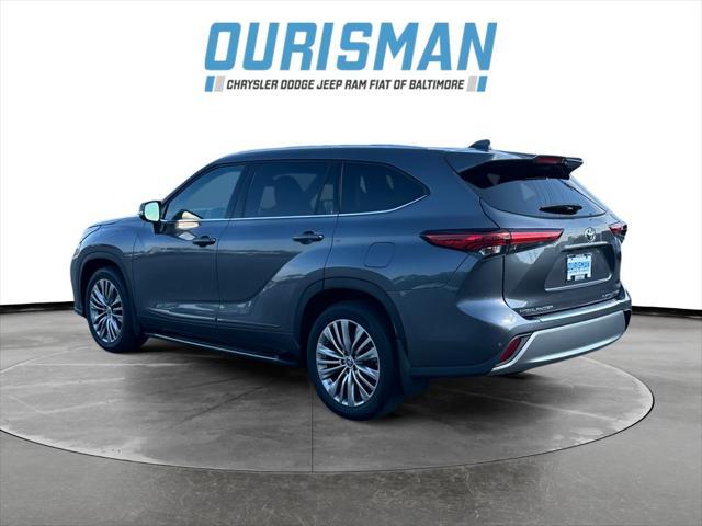 used 2021 Toyota Highlander car, priced at $38,500