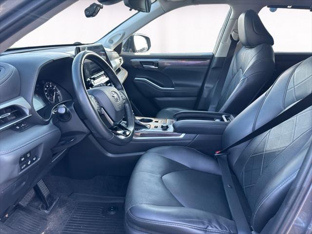 used 2021 Toyota Highlander car, priced at $38,500