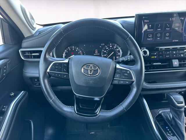 used 2021 Toyota Highlander car, priced at $38,500