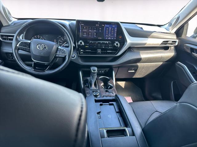 used 2021 Toyota Highlander car, priced at $38,500