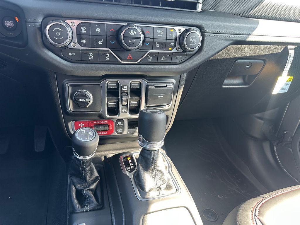 new 2025 Jeep Wrangler car, priced at $61,117