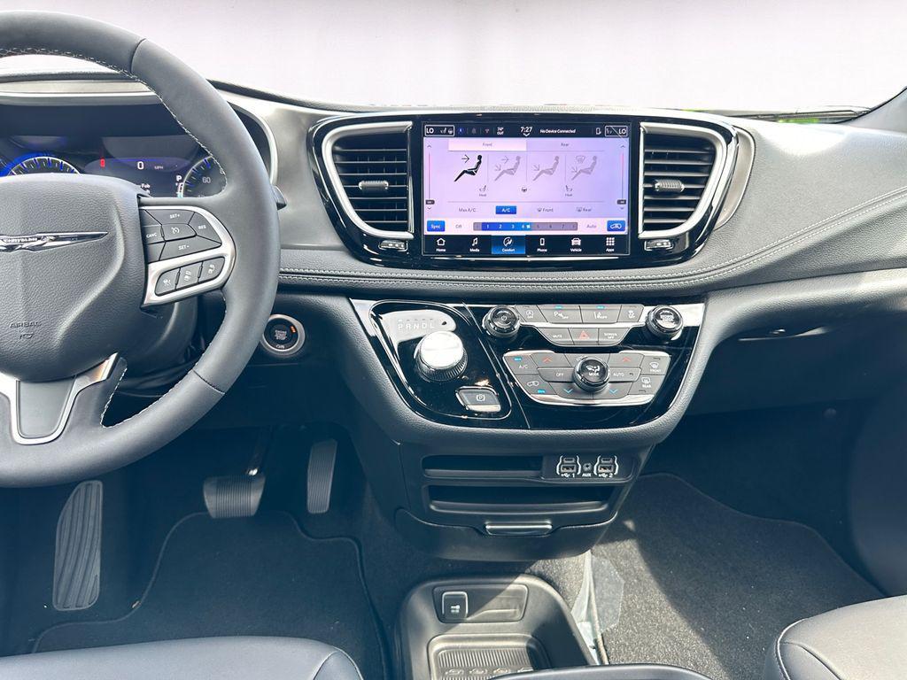 new 2025 Chrysler Pacifica car, priced at $35,853