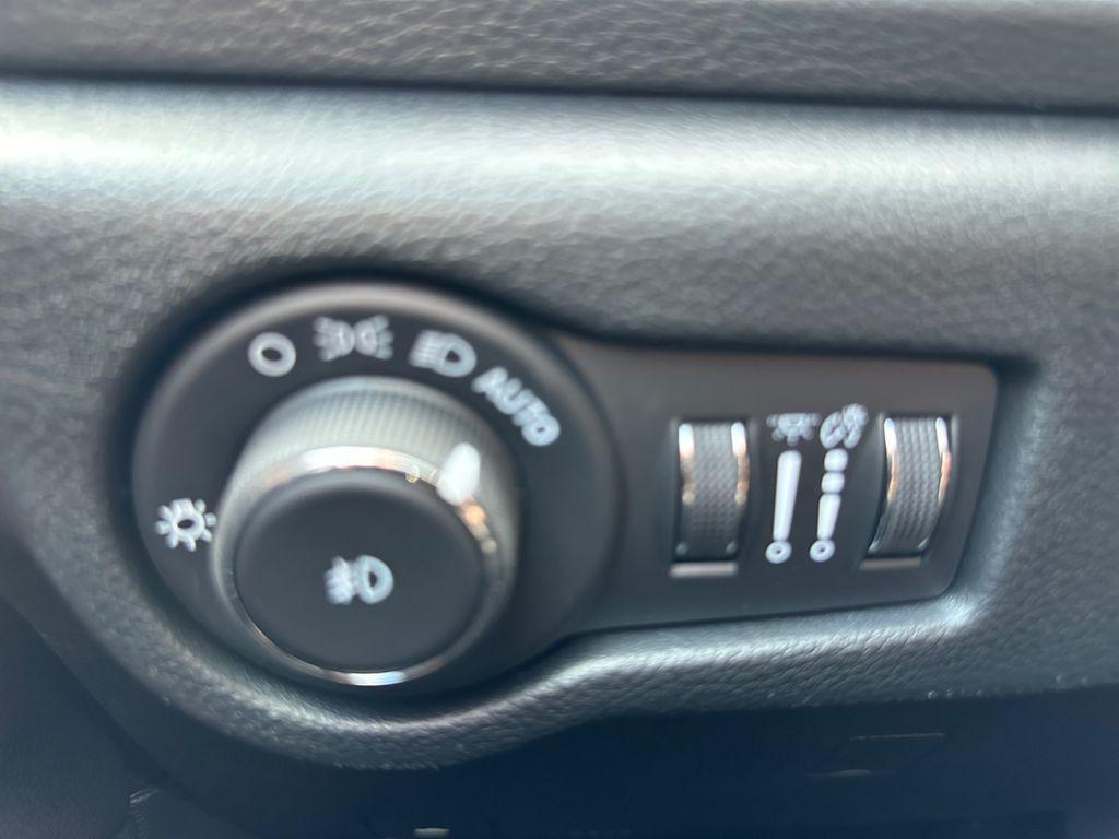 new 2025 Chrysler Pacifica car, priced at $35,853