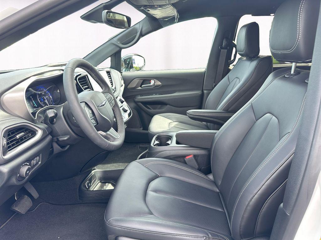 new 2025 Chrysler Pacifica car, priced at $35,853