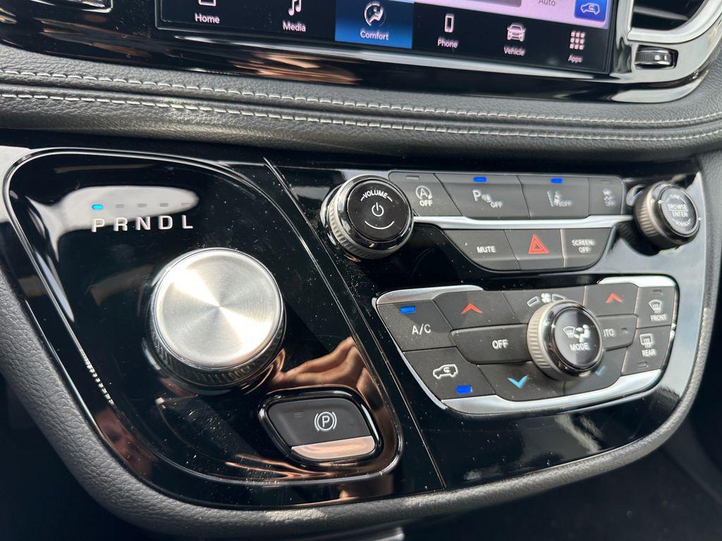 new 2025 Chrysler Pacifica car, priced at $35,853