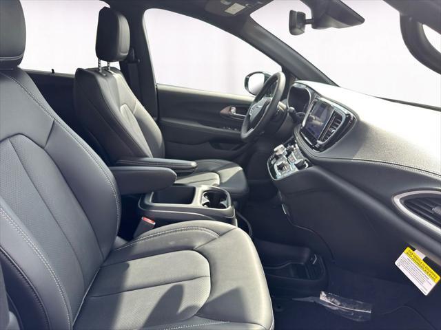 new 2025 Chrysler Pacifica car, priced at $43,227