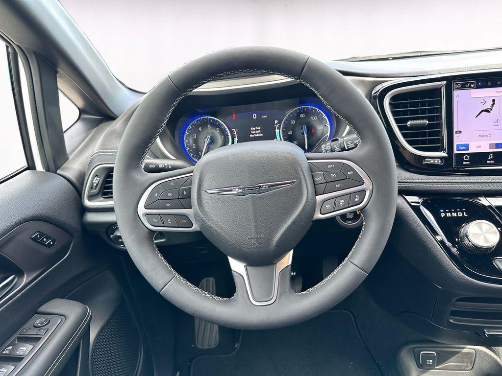 new 2025 Chrysler Pacifica car, priced at $35,853