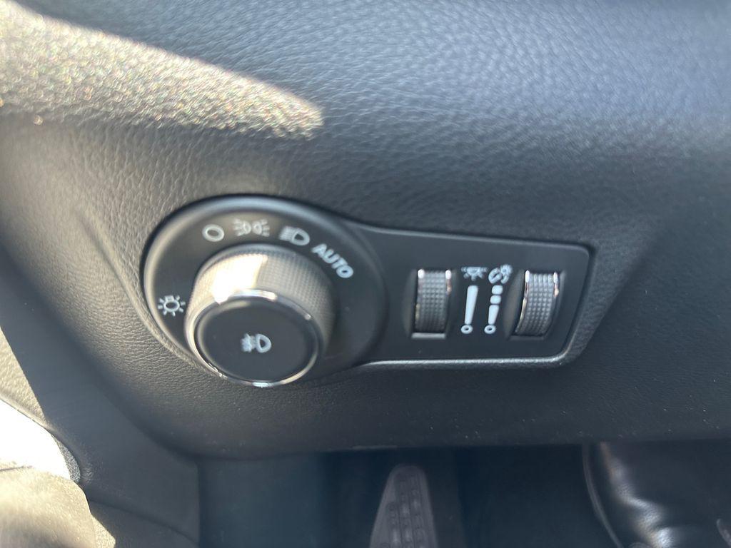 new 2025 Jeep Compass car, priced at $26,327