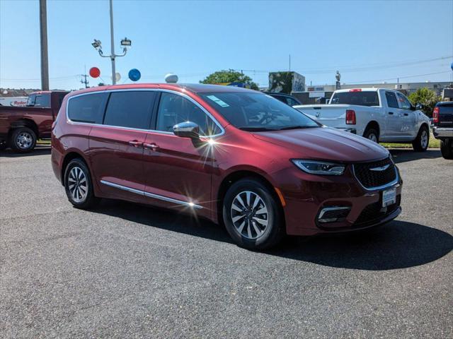 new 2023 Chrysler Pacifica Hybrid car, priced at $38,700