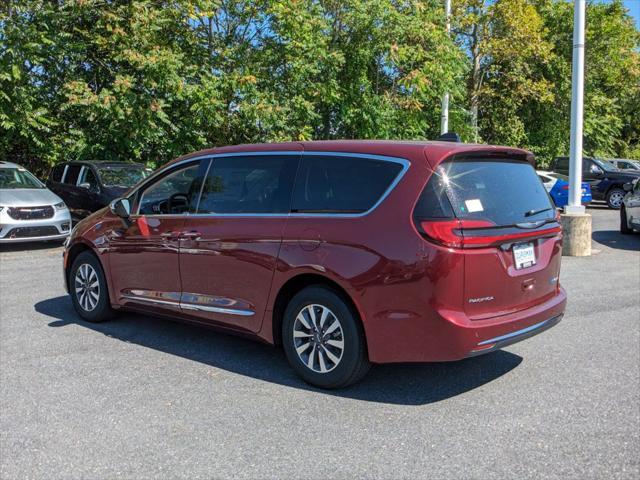 new 2023 Chrysler Pacifica Hybrid car, priced at $38,700