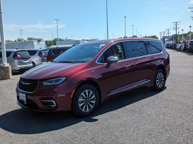 new 2023 Chrysler Pacifica Hybrid car, priced at $38,700