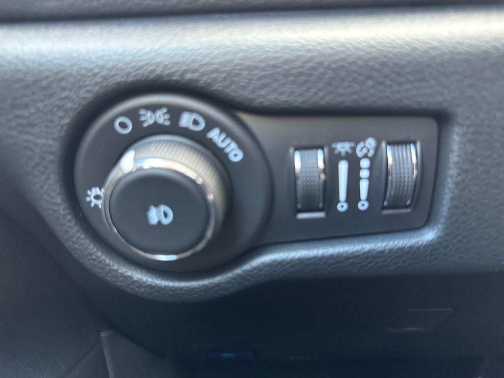 new 2026 Chrysler Pacifica car, priced at $38,078