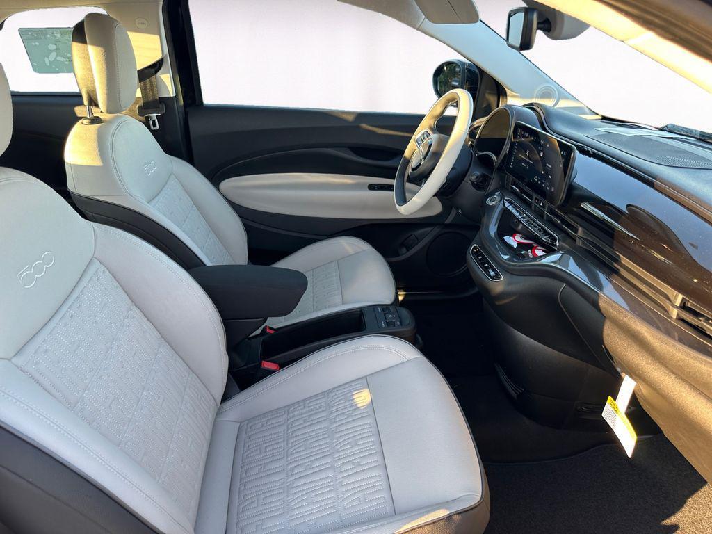 new 2025 FIAT 500e car