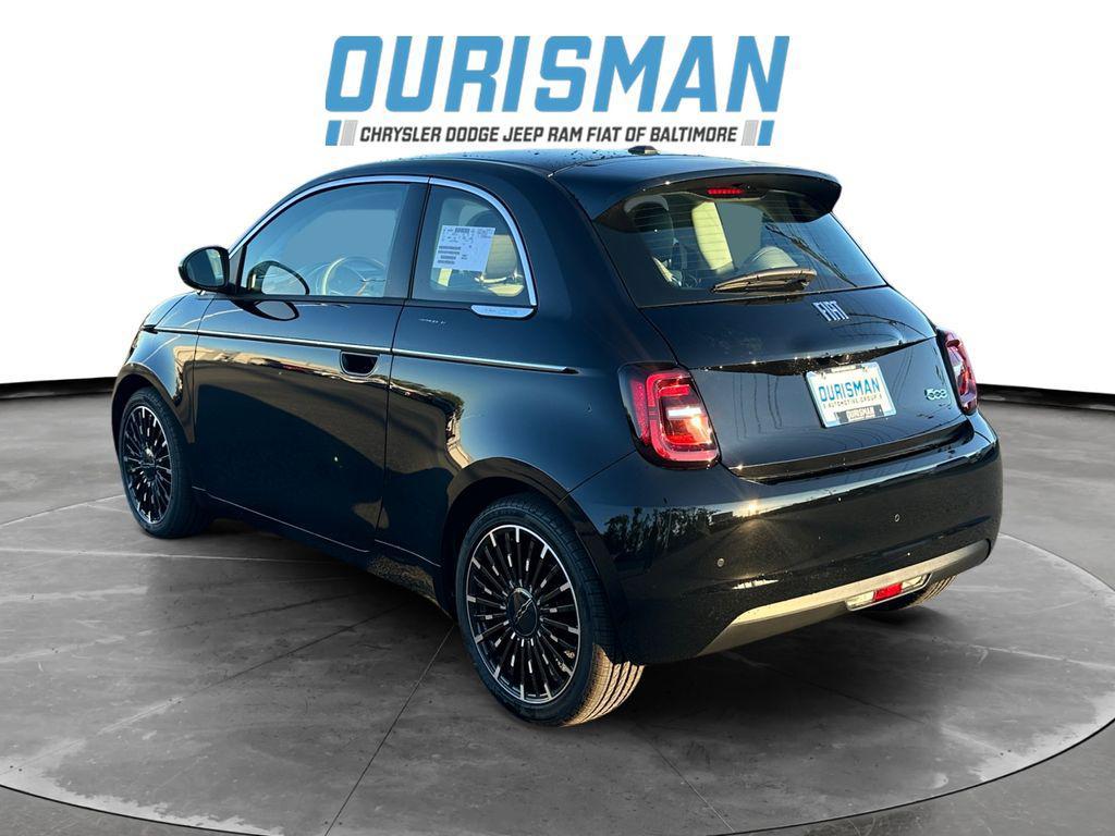 new 2025 FIAT 500e car