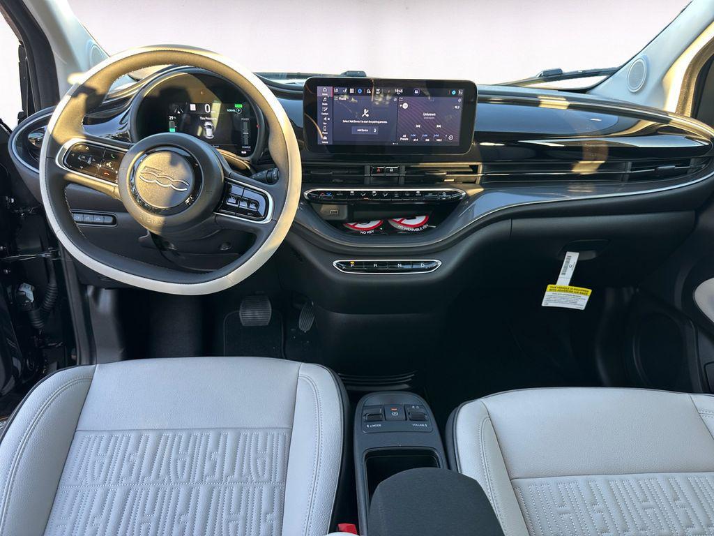 new 2025 FIAT 500e car