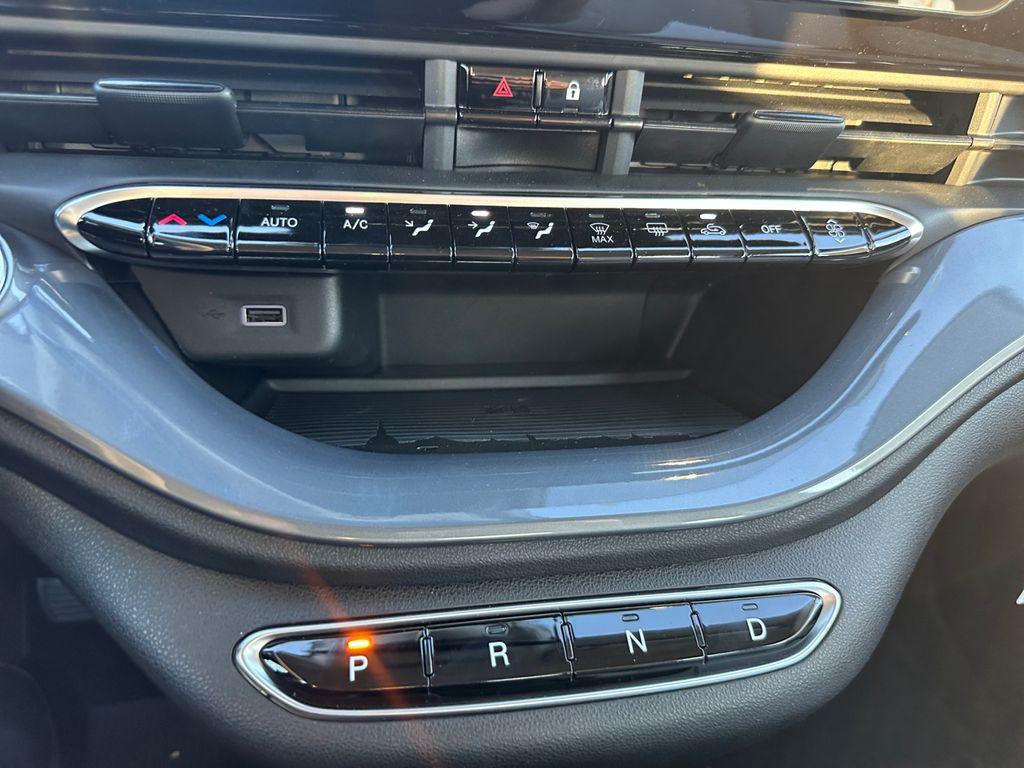 new 2025 FIAT 500e car