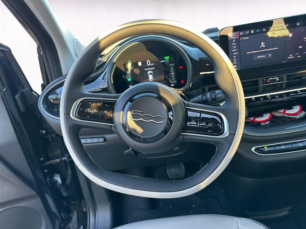 new 2025 FIAT 500e car