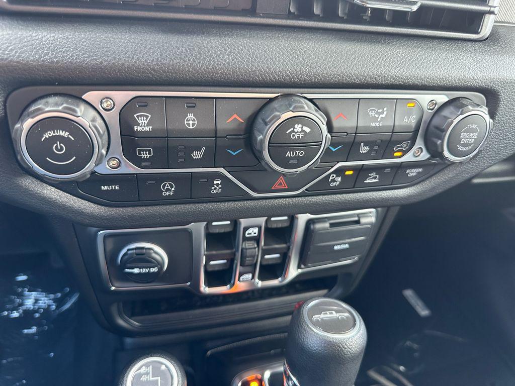 new 2025 Jeep Gladiator car, priced at $43,332