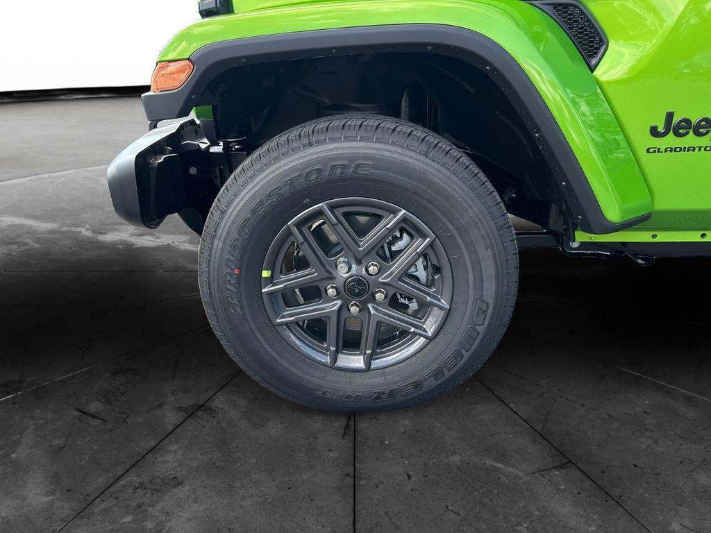 new 2025 Jeep Gladiator car, priced at $43,332