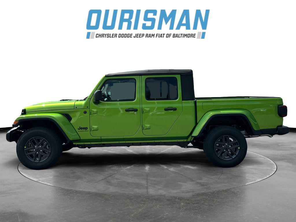 new 2025 Jeep Gladiator car, priced at $43,332