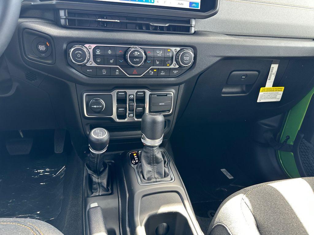 new 2025 Jeep Gladiator car, priced at $43,332