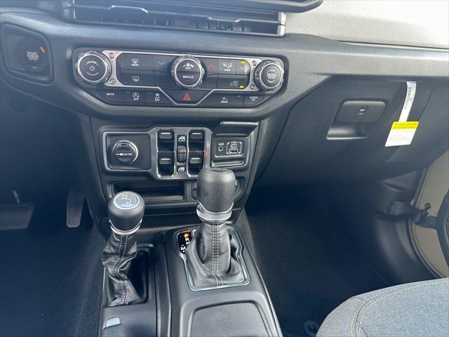 new 2025 Jeep Gladiator car, priced at $39,300