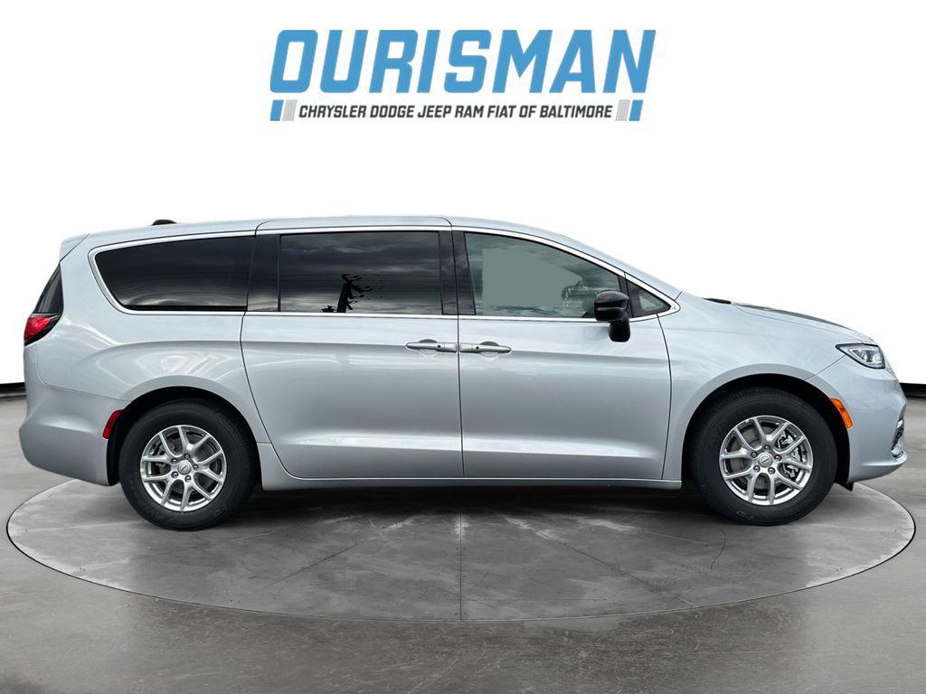 new 2026 Chrysler Pacifica car, priced at $40,302