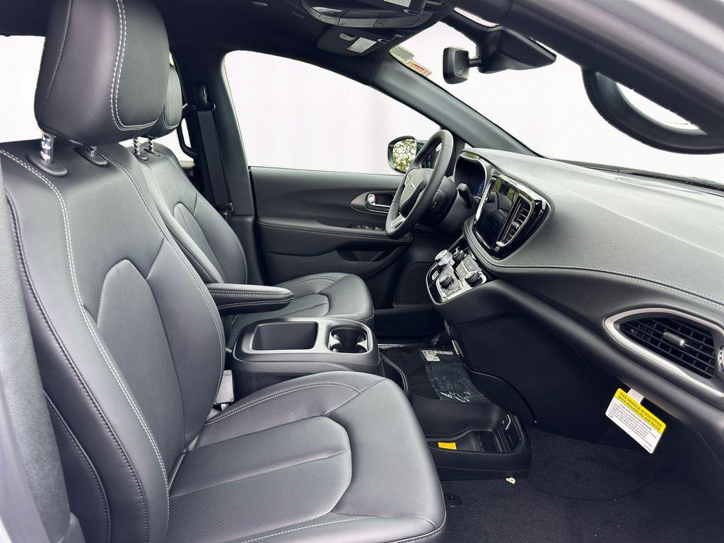new 2026 Chrysler Pacifica car, priced at $40,302