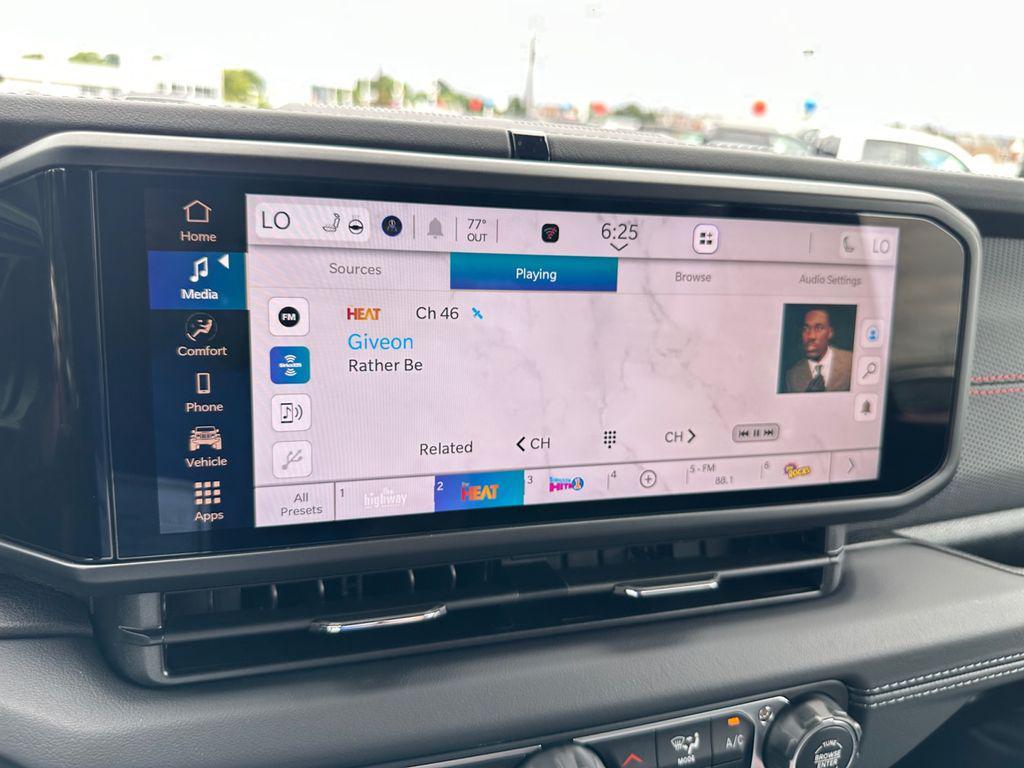 new 2025 Jeep Gladiator car, priced at $44,574