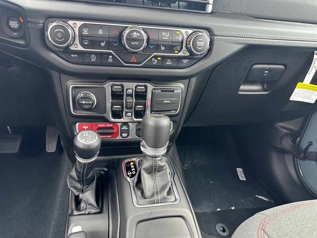 new 2025 Jeep Gladiator car, priced at $44,574
