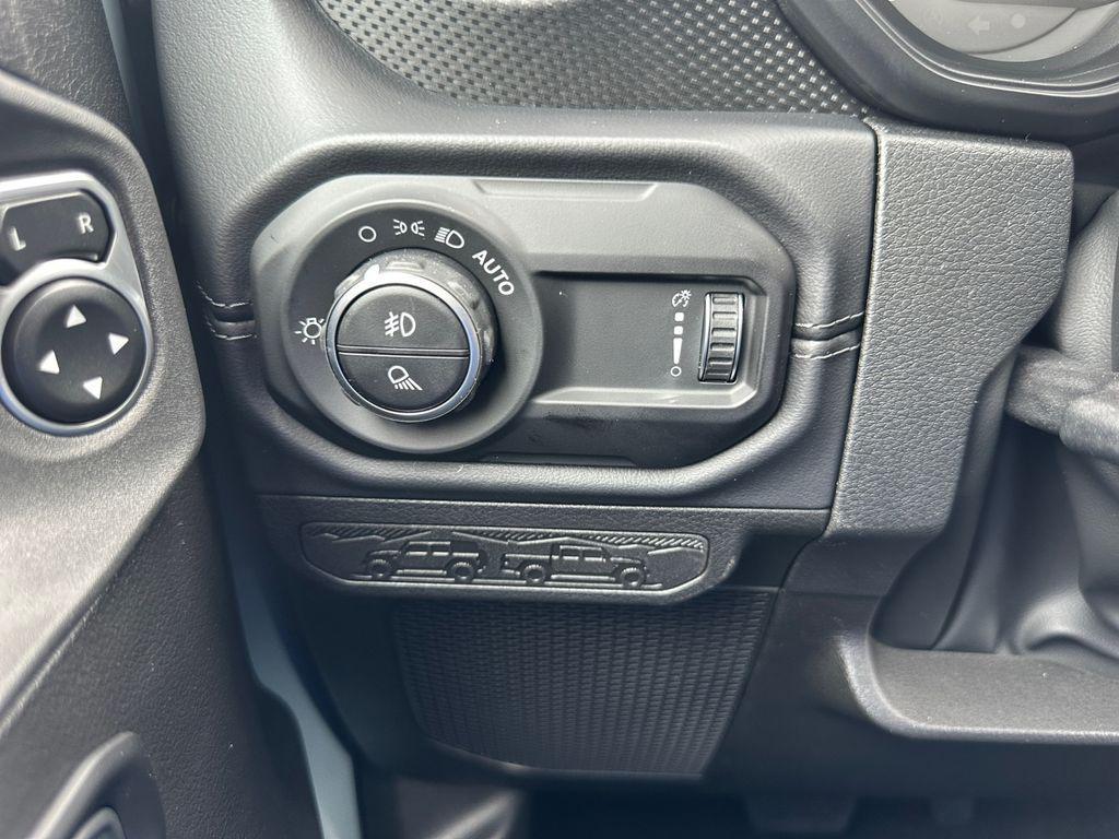 new 2025 Jeep Gladiator car, priced at $44,574