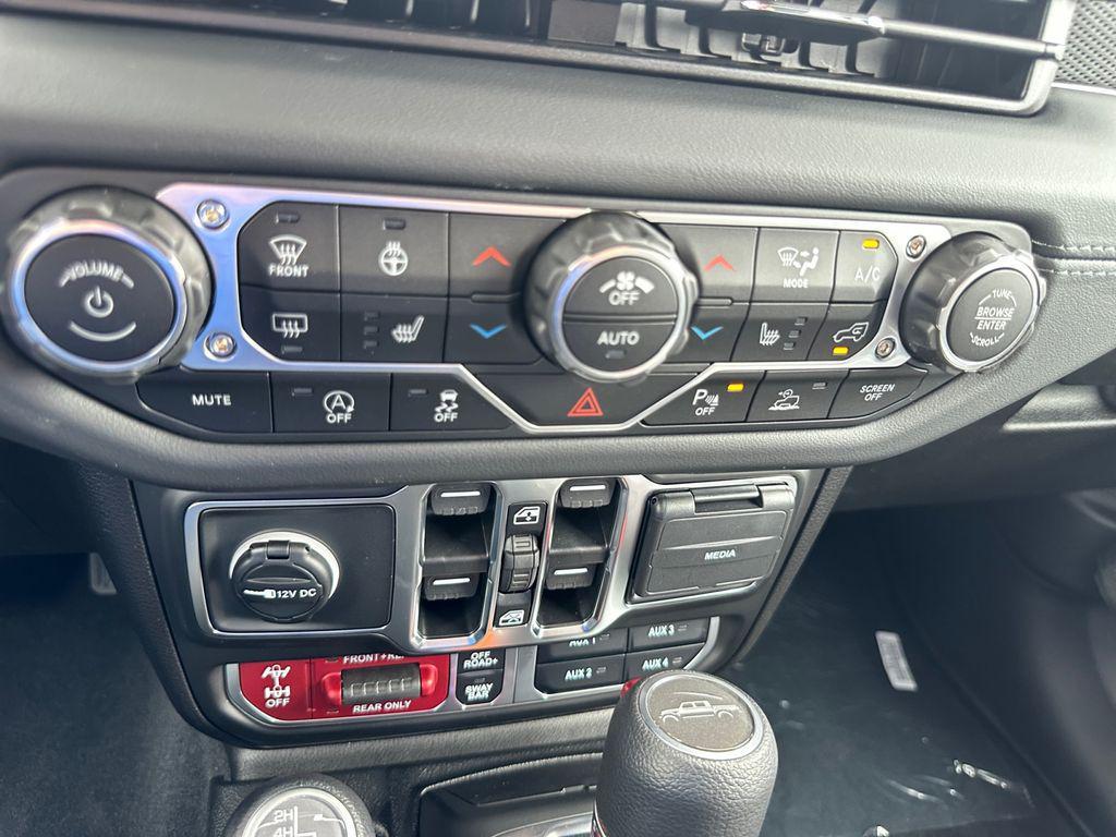 new 2025 Jeep Gladiator car, priced at $44,574