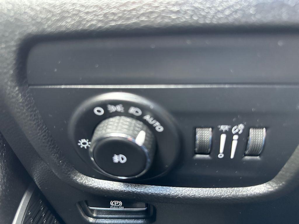 used 2022 Jeep Grand Cherokee car, priced at $28,195