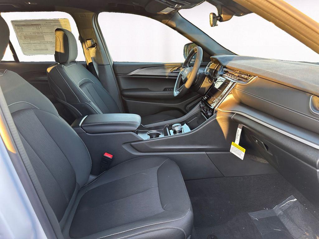 new 2025 Jeep Grand Cherokee car, priced at $36,204