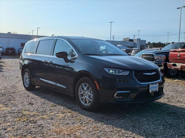 new 2024 Chrysler Pacifica car, priced at $33,100