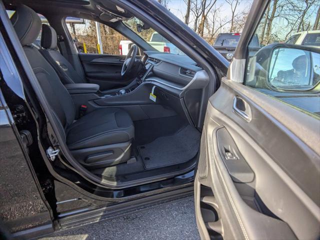 new 2025 Jeep Grand Cherokee car, priced at $34,051