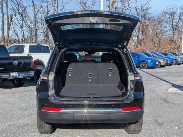 new 2025 Jeep Grand Cherokee car, priced at $34,051