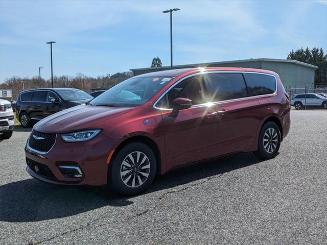 new 2023 Chrysler Pacifica Hybrid car, priced at $38,617