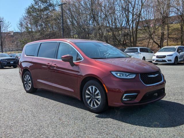 new 2023 Chrysler Pacifica Hybrid car, priced at $38,617