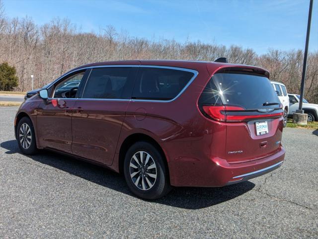 new 2023 Chrysler Pacifica Hybrid car, priced at $38,617